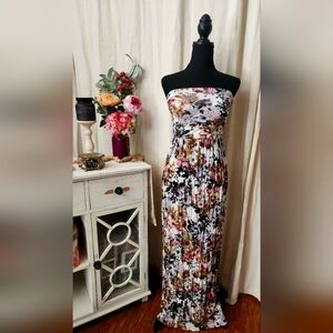 Vibe Sportswear Maxi Dress Floral Black and Pink Size Medium